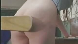 Plavokosa medicinska sestra puše kurac